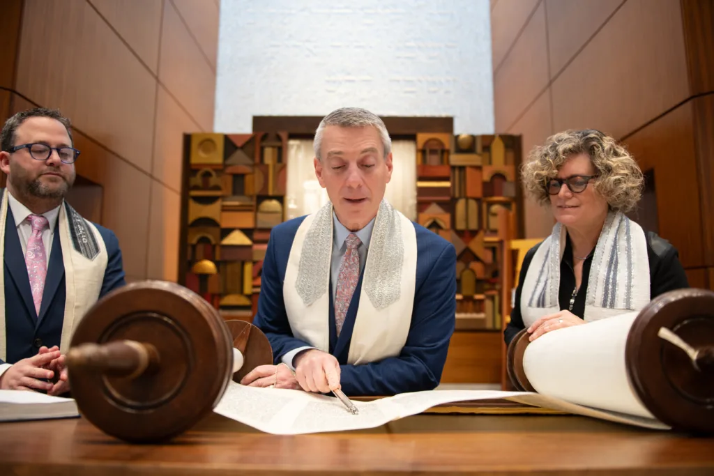 Rabbi Ron Segal reading the Torah